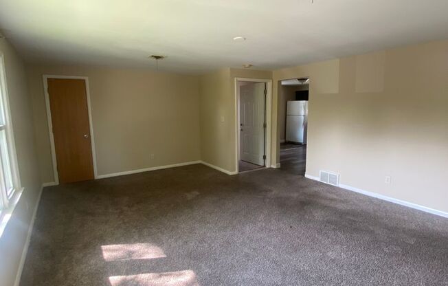 3 beds, 1 bath, 1,100 sqft, $1,450