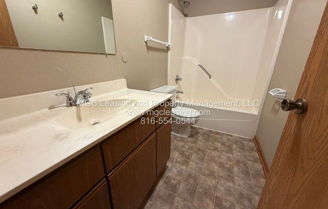 224-234 NW Woods Chapel Rd