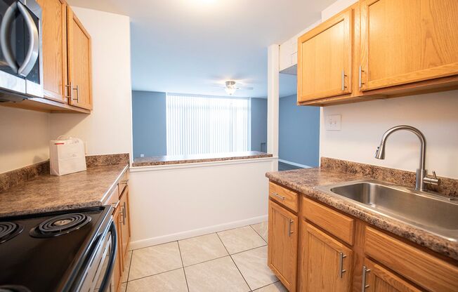 1 bed, 1 bath, 718 sqft, $1,395, Unit 101-J3