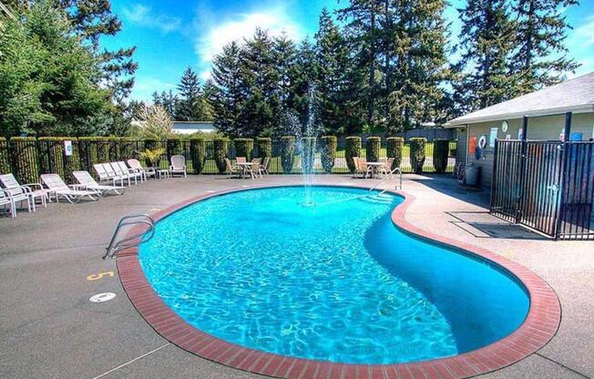 Tacoma Apartments - Heatherstone Apartments - Pool