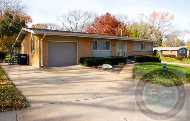 Comfortable 3 Bd /1.5 Ba Home $500.00 off Deposit!!!