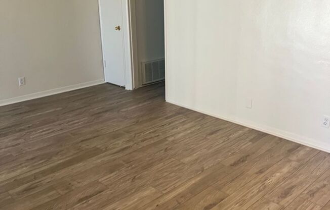 Second-floor 1-bedroom apartment in Whittier.