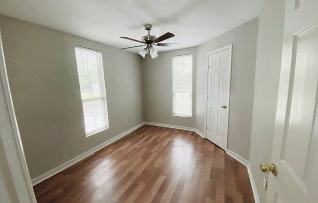 2 beds, 1 bath, $1,000