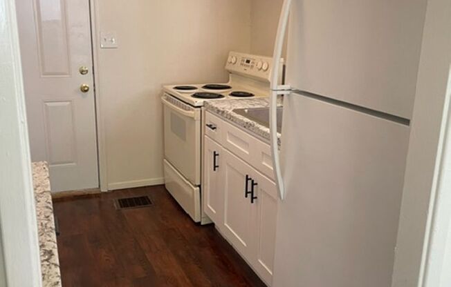 Charming 2-Bedroom Home in Prime Milwaukee Location