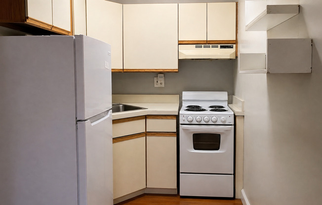 Bright Studio Steps to Quincy Center – Huge Walk-In Closet, Heat & Hot Water Included!