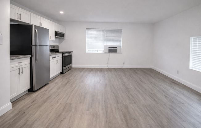 Waterfront with Pool - Las Olas Isles - walk to Las Olas, Beach $995 Special Dep & $995 First month w/ approved credit!