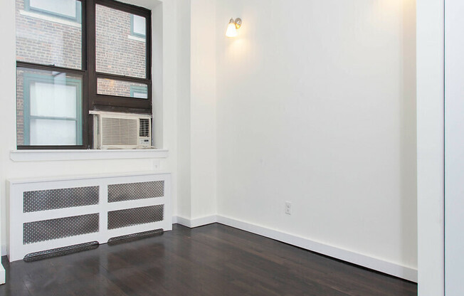 2 beds, 1 bath, $6,800, Unit 12E