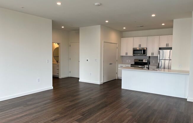 2 beds, 2 baths, 958 sqft, $2,515, Unit 906
