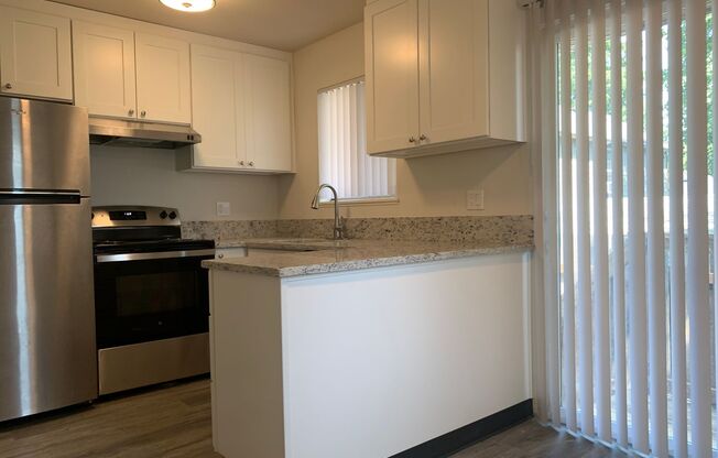 #378 LINCOLN SQUARE APARTMENTS