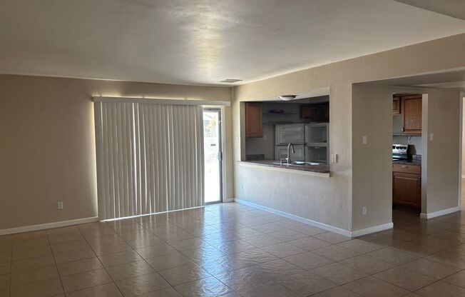 Spacious single level home w/2CG