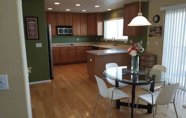Beautiful 4 Bed 2.5 Bath + High Quality Upgrades + Large Backyard – Gorgeous Home @ Springs Ranch