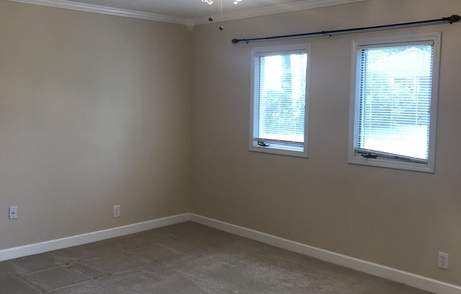 Adorable 2 Bedroom 1 Bath Home near Southern Parkway