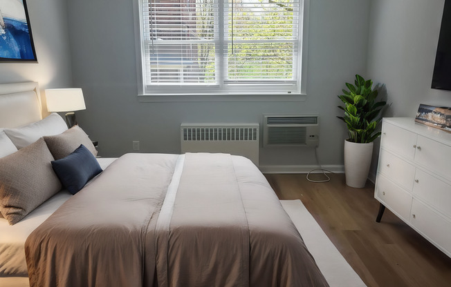 1 bed, 1 bath, 700 sqft, $2,100, Unit H-01