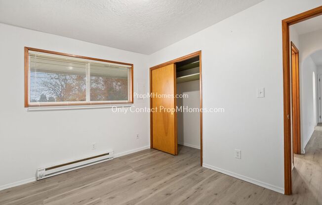 2 beds, 1 bath, $1,399, Unit 10335 NE Fargo Street