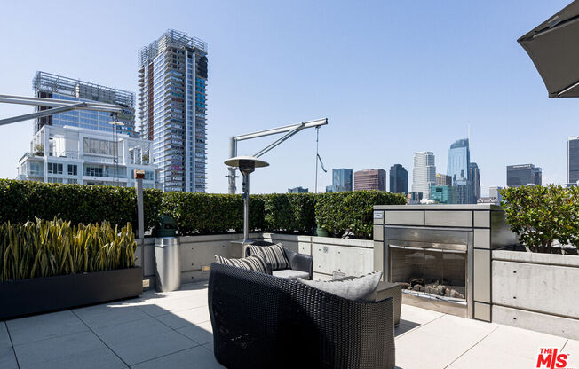 2 beds, 2 baths, 1,170 sqft, $4,000, Unit 1810