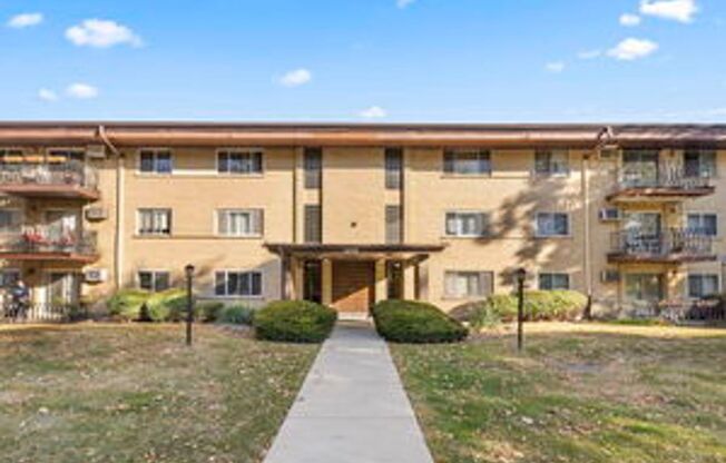 2 beds, 2 baths, $1,950, Unit #306