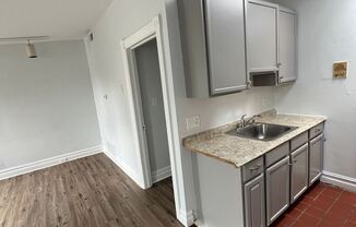 1 bed, 1 bath, $1,300, Unit Unit 39C