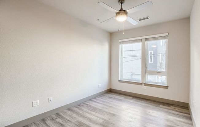 3 beds, 3 baths, 900 sqft, $2,400, Unit 304
