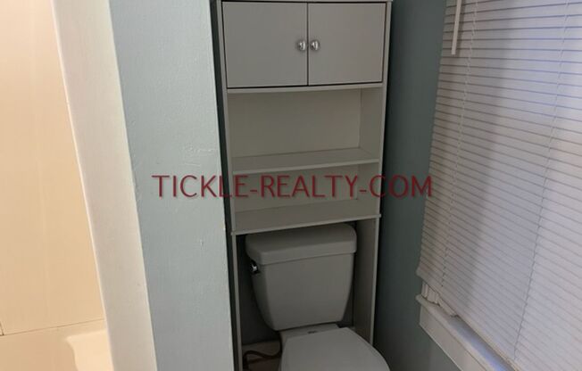 2 beds, 1 bath, $1,325, Unit Upper