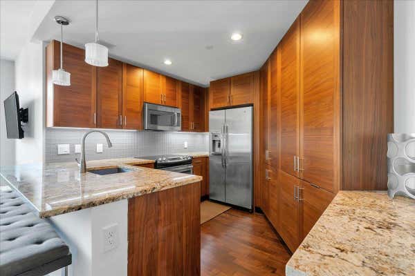 1 bed, 1 bath, 833 sqft, $3,650