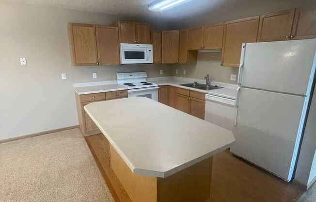 2 beds, 1 bath, 1,116 sqft, $1,210, Unit 1225