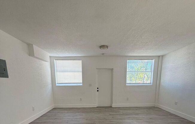 Studio, 1 bath, 400 sqft, $1,600, Unit 50-6
