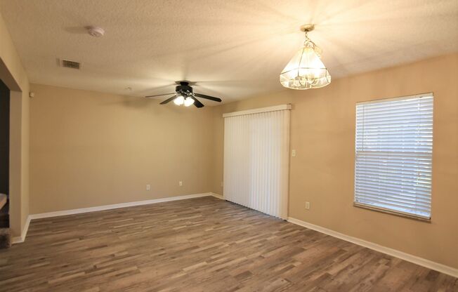 Westside Townhomes 3BR 2BA over 1400 sq/ft in Winter Garden! NEW FLOORING and FRESH PAINT!