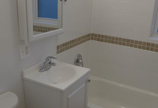 Studio, 1 bath, 475 sqft, $1,295, Unit 201