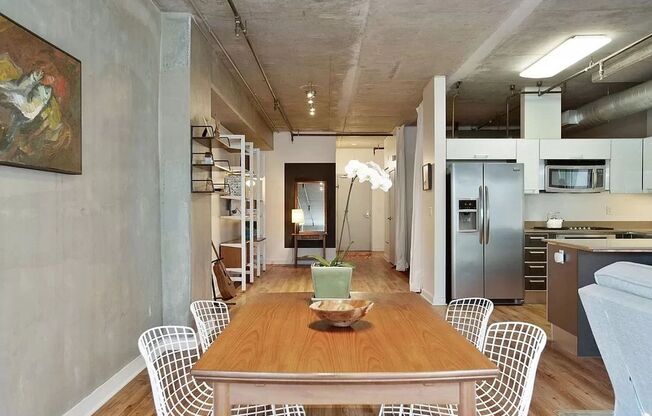 Beautiful Furnished Downtown Apartment For Rent!