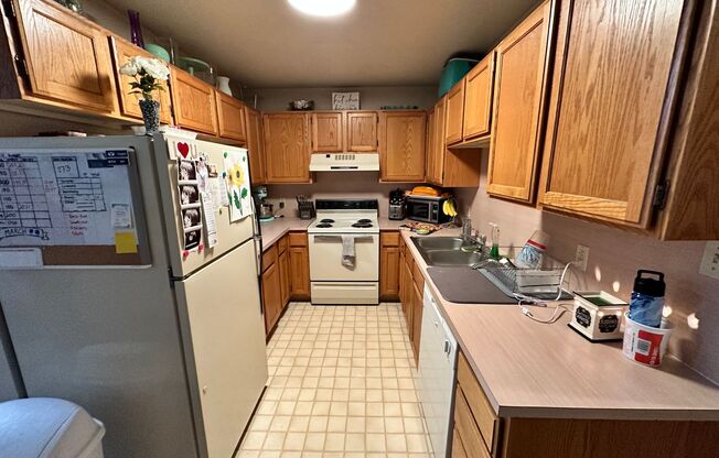 1 bed, 1 bath, 750 sqft, $1,145, Unit HC-330