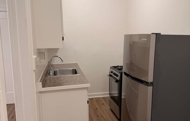 Studio, 1 bath, 325 sqft, $1,525, Unit 12