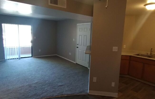 2 beds, 2 baths, 894 sqft, $1,200, Unit 44