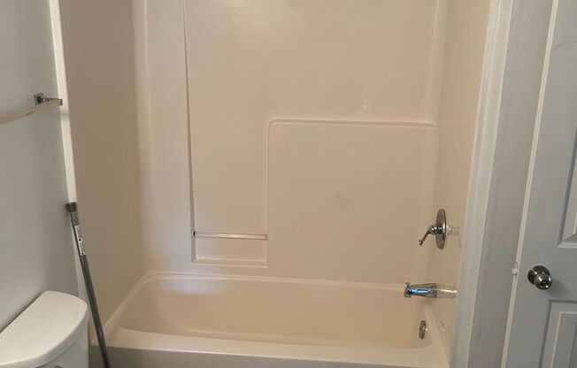 1 bed, 1 bath, 600 sqft, $925, Unit 200 5E