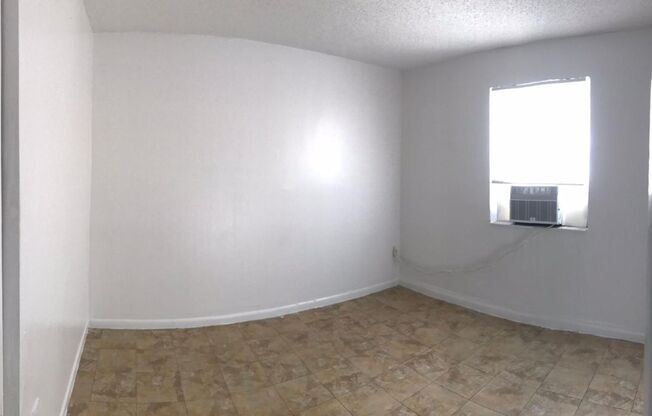 2 beds, 1 bath, $1,750, Unit 1805-303