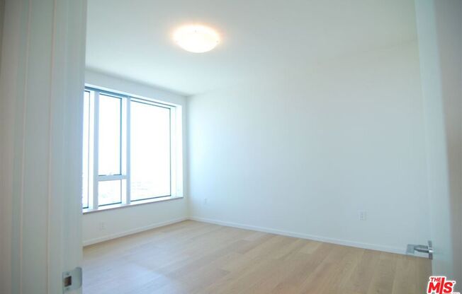 2 beds, 2.5 baths, 1,720 sqft, $5,500, Unit 2406