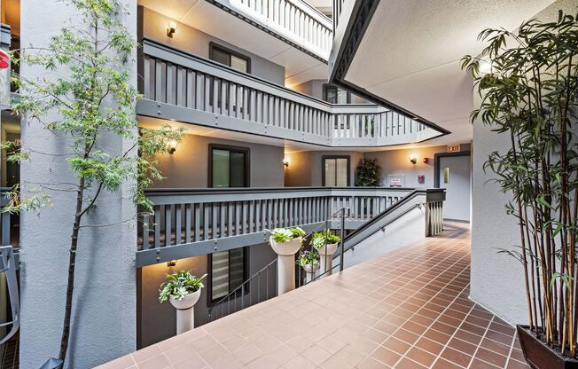 Epic REA: 1 BR/ 1 BA Chic Condo in Iconic Pacific Heights!