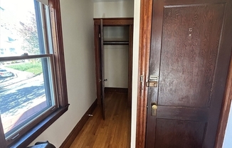 2 beds, 1 bath, 1,000 sqft, $2,400, Unit 2