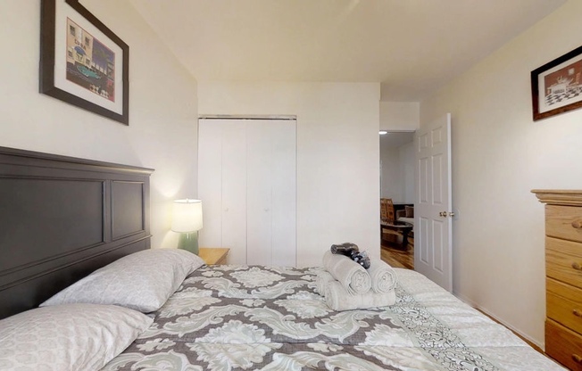 2 beds, 1 bath, $4,200, Unit 15