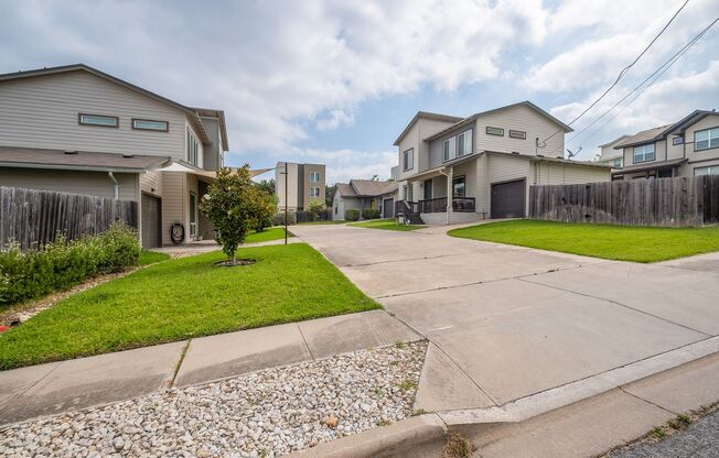 Simple Living 2 Bedroom, 2 Bath Home Near Austin-Bergstrom International Airport