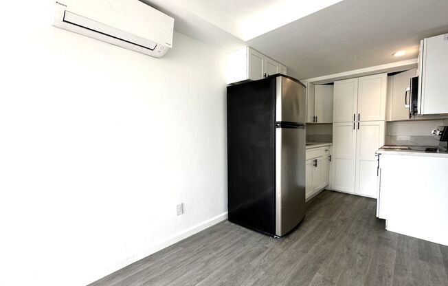 1 bed, 1 bath, 300 sqft, $1,775, Unit 09