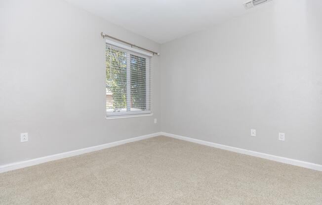 COZY CARPETED SOUTHWOOD TOWNHOME 3 BEDROOM
