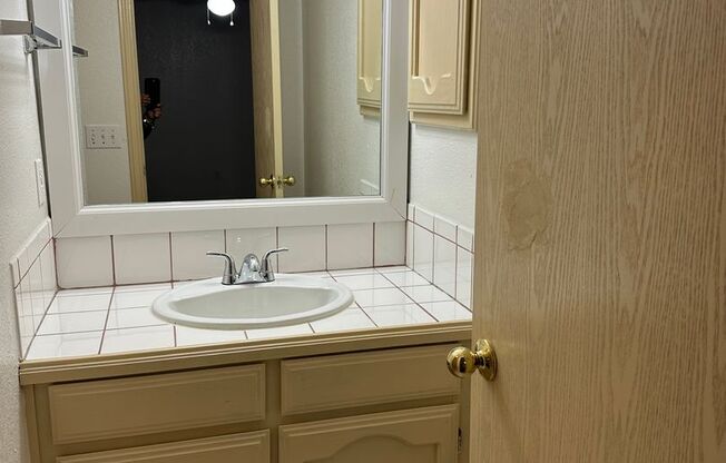 1 bed, 1 bath, 760 sqft, $725, Unit 14