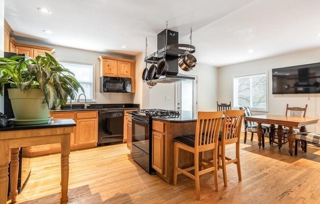 3 beds, 2.5 baths, 1,844 sqft, $4,295