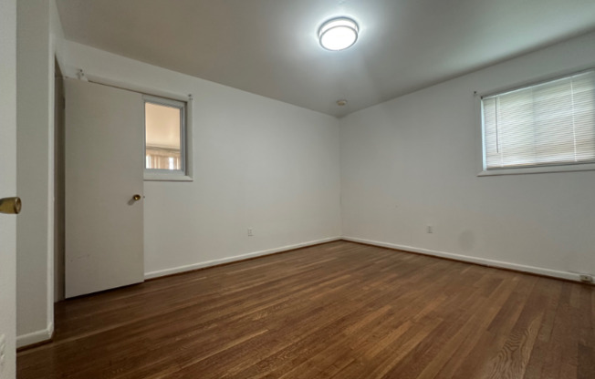1608 JARVIS AVE