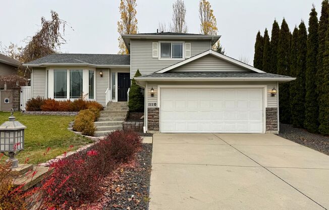 Stunning 3 Bed 2 Bath Eagle Ridge Home w/ Large Fenced Backyard and Raised Deck!