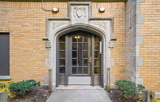 2 beds, 1 bath, 701 sqft, $1,450, Unit 1532-1F