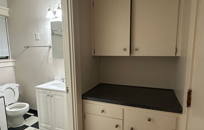 Studio, 1 bath, 352 sqft, $995, Unit 6