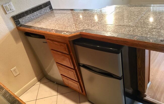 Studio, 1 bath, 250 sqft, $1,195, Unit 208