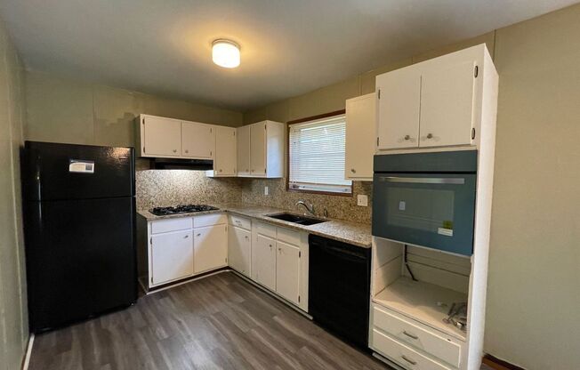 3 beds, 1 bath, $1,450