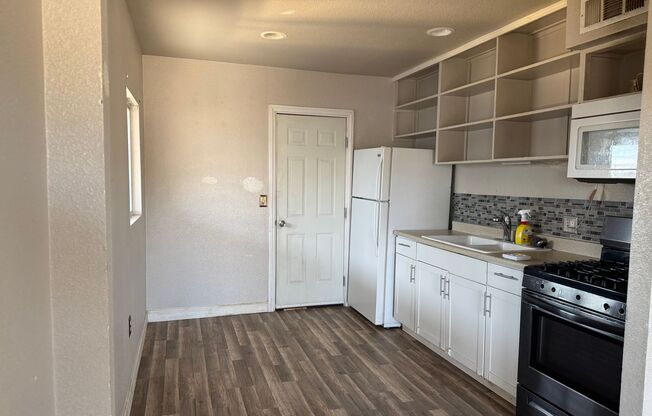 Cute little bungalow in the heart of Henderson.